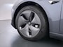 Tesla Model 3 Long Range AWD 75kWh Trekhaak AutoPilot Leeer Pano-dak Adaptive-Cruise Camera's Elektr.-Stuur+Stoelen+Spiegels+Geheugen+Easy-Entry+Verwarmde stoelen Park assistent Pdc WIFI Lane-Assist Navi LED DAB Voorverwarmen interieur Keyless One-Pedal-Drive 4WD SOH 86% 1.000KG Trekgewicht Origineel Nederlandse Auto Fabrieksgarantie op Accu en Motor tot 19-12-2027/192.00km € 60.430 nieuw!
