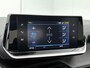 Peugeot e-208 EV Style 50 kWh 136pk | Accu SOH 99,8% | Navigatie | Climate Control | Cruise Control | Parkeersensoren v+a | Stoelverwarming | Apple Carplay / Android Auto | DAB+ radio | Keyless | Led koplampen | Elektrisch inklapbare spiegels | Armsteun | Donker getint glas | 16" lichtmetalen velgen |