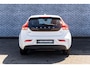 Volvo V40 T2 Polar+ | Navigatie | Cruise Control | Lederen Bekleding | Stoelverwarming | Climate Control | High Performance Audio | Park Assist | Volvo On Call
