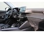 Peugeot e-2008 EV Allure 50 kWh | Fase 3 laden | Navigatie | Stoelverwarming | Adaptieve cruise control | 3D Instrumentenpaneel |