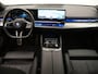 BMW i5 eDrive40 84 kWh SOH 98% | M-PAKKET | NAPPA LEDER | WARMTEPOMP | SFEERVERLICHTING | HARMAN KARDON | WIDESCREEN | CAMERA | NAVIGATIE | APPLE CARPLAY | SPORTSTOELEN | 12 MAANDEN BOVAG GARANTIE |
