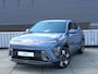 Hyundai Kona 1.6 GDI HEV Comfort Plus Full Hybride Automaat met Blind Spot Detectie, Navigatie en Keyless Uit voorraad leverbaar!