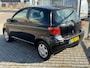 Toyota Yaris 1.0 VVT-i Sol! Airco l Elek pakket l MTF-stuur! NIEUWE APK l 2 sleutels l KEURIG NETJES!