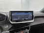 Peugeot e-2008 SUV EV Allure 54 kWh 156pk | Navigatie | Achteruitrijcamera | Climate Control | Cruise Control | Parkeersensoren v+a | Draadloze Apple Carplay / Android Auto | Digitaal instrumentenpaneel | Armsteun | Elektrisch inklapbare spiegels | DAB+ radio | Led koplampen | Donker getint glas | 17" lichtmetalen velgen |
