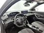 Peugeot e-2008 SUV EV Allure 54 kWh 156pk | Navigatie | Achteruitrijcamera | Climate Control | Cruise Control | Parkeersensoren v+a | Draadloze Apple Carplay / Android Auto | Digitaal instrumentenpaneel | Armsteun | Elektrisch inklapbare spiegels | DAB+ radio | Led koplampen | Donker getint glas | 17" lichtmetalen velgen |