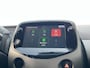 Toyota Aygo 1.0 VVT-i x-joy Apple Carplay en/of Android auto Navigatie, LMV, Privacy glass, Electronic Climate control, Achteruitrijcamera, Complete historie