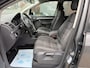 Volkswagen Touran 1.2 TSI Highline BlueMotion camera, trekhaak, cruise controle, ele pakket multi-stuur, stoel verwarming, nwe apk