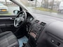 Volkswagen Touran 1.2 TSI Highline BlueMotion camera, trekhaak, cruise controle, ele pakket multi-stuur, stoel verwarming, nwe apk