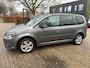 Volkswagen Touran 1.2 TSI Highline BlueMotion camera, trekhaak, cruise controle, ele pakket multi-stuur, stoel verwarming, nwe apk