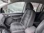 Volkswagen Touran 1.2 TSI Highline BlueMotion camera, trekhaak, cruise controle, ele pakket multi-stuur, stoel verwarming, nwe apk