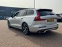Volvo V60 2.0 T5 R-Design | Adaptieve Cruise Control | Trekhaak | Stoel + Stuurverwarming | 19 Inch | Standkachel | Sportstoelen | Memory | Keyless | Head-up Display | Camera | BLIS Dodehoek Detectie | Adaptieve Led Koplampen |