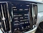 Volvo V60 2.0 T5 R-Design | Adaptieve Cruise Control | Trekhaak | Stoel + Stuurverwarming | 19 Inch | Standkachel | Sportstoelen | Memory | Keyless | Head-up Display | Camera | BLIS Dodehoek Detectie | Adaptieve Led Koplampen |