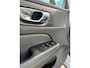 Volvo V60 2.0 T5 R-Design | Adaptieve Cruise Control | Trekhaak | Stoel + Stuurverwarming | 19 Inch | Standkachel | Sportstoelen | Memory | Keyless | Head-up Display | Camera | BLIS Dodehoek Detectie | Adaptieve Led Koplampen |