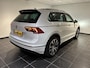 Volkswagen Tiguan 1.5 TSI ACT Highline Business R | Panoramadak | Massage | Adaptieve cruise control | Stoelverwarming |