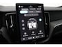 Volvo XC60 T6 Plug-in hybrid Ultra Black Edition | Trekhaak | Panoramadak | Head-Up | 360 Camera | Stoel+Stuurverwarming | 21 Inch