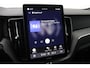 Volvo XC60 T6 Plug-in hybrid Ultra Black Edition | Trekhaak | Panoramadak | Head-Up | 360 Camera | Stoel+Stuurverwarming | 21 Inch