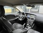Volvo V40 2.0 T3 Momentum | NL Auto/1e Eig./Voll.Historie/Navi/Clima/Cruise/PDC/Xenon/Bluetooth/16" LM + All-Season Banden