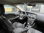 Volvo V40 2.0 T3 Momentum | NL Auto/1e Eig./Voll.Historie/Navi/Clima/Cruise/PDC/Xenon/Bluetooth/16" LM + All-Season Banden