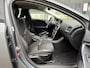Volvo V40 2.0 T3 Momentum | NL Auto/1e Eig./Voll.Historie/Navi/Clima/Cruise/PDC/Xenon/Bluetooth/16" LM + All-Season Banden