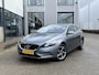 Volvo V40 2.0 T3 Momentum | NL Auto/1e Eig./Voll.Historie/Navi/Clima/Cruise/PDC/Xenon/Bluetooth/16" LM + All-Season Banden