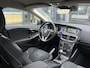 Volvo V40 2.0 T3 Momentum | NL Auto/1e Eig./Voll.Historie/Navi/Clima/Cruise/PDC/Xenon/Bluetooth/16" LM + All-Season Banden