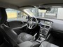 Volvo V40 2.0 T3 Momentum | NL Auto/1e Eig./Voll.Historie/Navi/Clima/Cruise/PDC/Xenon/Bluetooth/16" LM + All-Season Banden