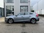 Volvo V40 2.0 T3 Momentum | NL Auto/1e Eig./Voll.Historie/Navi/Clima/Cruise/PDC/Xenon/Bluetooth/16" LM + All-Season Banden