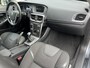 Volvo V40 2.0 T3 Momentum | NL Auto/1e Eig./Voll.Historie/Navi/Clima/Cruise/PDC/Xenon/Bluetooth/16" LM + All-Season Banden