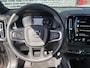 Volvo XC40 Plug-in Hybrid T5 Inscription | Trekhaak | Panoramadak | Adaptive cruise control | Lederen bekleding | Harman Kardon audio | 360 camera | Elektrische stoelverstelling | Stoel- en stuurverwarming | Actieve LED koplampen | Standkachel | Getint glas | Verwarmbare achterbank | Navigatie | Apple Carplay / Android Auto |