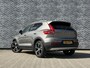 Volvo XC40 Plug-in Hybrid T5 Inscription | Trekhaak | Panoramadak | Adaptive cruise control | Lederen bekleding | Harman Kardon audio | 360 camera | Elektrische stoelverstelling | Stoel- en stuurverwarming | Actieve LED koplampen | Standkachel | Getint glas | Verwarmbare achterbank | Navigatie | Apple Carplay / Android Auto |
