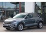 Volkswagen T-Roc 1.0 TSI Style 110PK / 81kW, Dealer onderhouden, ErgoActive voorstoelen met massagefunctie, verwarmbare voorstoelen, LED plus koplampen, privacy glas, lederen / alcantara bekleding, adaptieve cruise control (acc), draadloze telefoonlader, spraakbediening, 2-zone climatronic, light assist, digital cockpit pro, elektrisch verstel-, verwarm- en inklapbare buitenspiegels, draadloos Apple Carplay & Android Auto, multifunctioneel lederen stuurwiel, privacy glas, 17" LMV met 4 seizoenen banden, parkeersensoren voor en achter (pdc) etc.