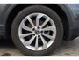 Volkswagen T-Roc 1.0 TSI Style 110PK / 81kW, Dealer onderhouden, ErgoActive voorstoelen met massagefunctie, verwarmbare voorstoelen, LED plus koplampen, privacy glas, lederen / alcantara bekleding, adaptieve cruise control (acc), draadloze telefoonlader, spraakbediening, 2-zone climatronic, light assist, digital cockpit pro, elektrisch verstel-, verwarm- en inklapbare buitenspiegels, draadloos Apple Carplay & Android Auto, multifunctioneel lederen stuurwiel, privacy glas, 17" LMV met 4 seizoenen banden, parkeersensoren voor en achter (pdc) etc.