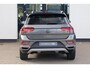Volkswagen T-Roc 1.0 TSI Style 110PK / 81kW, Dealer onderhouden, ErgoActive voorstoelen met massagefunctie, verwarmbare voorstoelen, LED plus koplampen, privacy glas, lederen / alcantara bekleding, adaptieve cruise control (acc), draadloze telefoonlader, spraakbediening, 2-zone climatronic, light assist, digital cockpit pro, elektrisch verstel-, verwarm- en inklapbare buitenspiegels, draadloos Apple Carplay & Android Auto, multifunctioneel lederen stuurwiel, privacy glas, 17" LMV met 4 seizoenen banden, parkeersensoren voor en achter (pdc) etc.