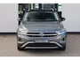 Volkswagen T-Roc 1.0 TSI Style 110PK / 81kW, Dealer onderhouden, ErgoActive voorstoelen met massagefunctie, verwarmbare voorstoelen, LED plus koplampen, privacy glas, lederen / alcantara bekleding, adaptieve cruise control (acc), draadloze telefoonlader, spraakbediening, 2-zone climatronic, light assist, digital cockpit pro, elektrisch verstel-, verwarm- en inklapbare buitenspiegels, draadloos Apple Carplay & Android Auto, multifunctioneel lederen stuurwiel, privacy glas, 17" LMV met 4 seizoenen banden, parkeersensoren voor en achter (pdc) etc.