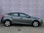 Volvo V40 D2 KINETIC | 1ste eigenaar | 12 mnd BOVAG garantie | Trekhaak | Dealeronderhouden | Navigatie | Climate Control | Parkeercamera | Parkeersensoren | High Performance Audio