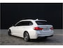 BMW 5-Serie Touring 520e High Executive - Laser - Memory - HUD - Achteras besturing - Stoel/Stuur verwarming - ACC - Keyless - Rijklaar