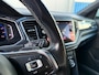 Volkswagen T-Roc 1.5 TSI Sport | 3x R-Line | Panoramadak | Stoelverwarming | Trekhaak | BOMVOL!