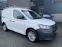 Volkswagen Caddy Cargo 2.0 TDI Comfort Airco - Apple carplay - Cruise control - Parkeersensor achter - Radio - Tussenschot volledig - Zijschuifdeur rechts - Stuur multifunctioneel - Start/stop systeem alu imperial  16 inch alu velgen betimering en kasten achterin