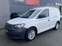 Volkswagen Caddy Cargo 2.0 TDI Comfort Airco - Apple carplay - Cruise control - Parkeersensor achter - Radio - Tussenschot volledig - Zijschuifdeur rechts - Stuur multifunctioneel - Start/stop systeem alu imperial  16 inch alu velgen betimering en kasten achterin