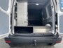 Volkswagen Caddy Cargo 2.0 TDI Comfort Airco - Apple carplay - Cruise control - Parkeersensor achter - Radio - Tussenschot volledig - Zijschuifdeur rechts - Stuur multifunctioneel - Start/stop systeem alu imperial  16 inch alu velgen betimering en kasten achterin