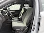 Volvo XC40 1.5 T4 Recharge R-Design Expression | Plug-in Hybrid (PHEV) | Panoramadak | Trekhaak | Lichtmetalen Velgen 19 inch | Achteruitrijcamera | Elektrische Achterklep | Keyless Entry | Navigatie | Apple Carplay | Android Auto | Cruise Control Adaptief