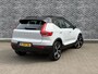 Volvo XC40 1.5 T4 Recharge R-Design Expression | Plug-in Hybrid (PHEV) | Panoramadak | Trekhaak | Lichtmetalen Velgen 19 inch | Achteruitrijcamera | Elektrische Achterklep | Keyless Entry | Navigatie | Apple Carplay | Android Auto | Cruise Control Adaptief