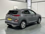 Hyundai Kona Electric EV Premium 64 kWh | SOH 96% | Leder | Carplay | Stoelverwarming/koeling