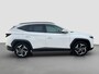 Hyundai Tucson 1.6 T-GDI 265pk PHEV Premium 4WD (299,- p/m Demo Deal!) | Leder | Carplay | Climate | Trekhaak | Navigatie | Elek. Klep | Full - Led | 360 Camera | KRELL Audio | Elek. Stoelen | 19" Lichtmetaal | Winterpakket | Stoelventilatie | Dodehoek Detectie
