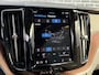 Volvo XC60 2.0 T6 Plug-in hybrid AWD Ultimate Bright | Long Range | Luchtvering | Adaptieve Cruise Control | Schuif-/Kanteldak | Keyless | Harman Kardon Audio | Dodehoekdetectie | 360 Camera | Stoelverwarming Voor + Achter |