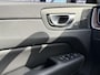 Volvo XC60 2.0 T6 Plug-in hybrid AWD Ultimate Bright | Long Range | Luchtvering | Adaptieve Cruise Control | Schuif-/Kanteldak | Keyless | Harman Kardon Audio | Dodehoekdetectie | 360 Camera | Stoelverwarming Voor + Achter |