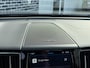 Volvo XC60 2.0 T6 Plug-in hybrid AWD Ultimate Bright | Long Range | Luchtvering | Adaptieve Cruise Control | Schuif-/Kanteldak | Keyless | Harman Kardon Audio | Dodehoekdetectie | 360 Camera | Stoelverwarming Voor + Achter |