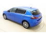 Peugeot 308 1.2 PureTech Blue Lease Allure Digitale i-Cockpit l Sportstoelen l Camera l Climate Control l Apple Carplay & Android Auto l Bluetooth l Adaptive Cruise Control l DAB l Lichtmetalen Velgen