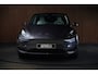 Tesla Model Y Long Range Dual Motor AWD 514pk Afn. trekhaak Navi Camera Leer Warmtepomp ACC Autopilot PDC Elektr. achterklep Stoelverwarmimg voor en achter Stuurverwarming Optie: Full Self-Driving Capability BTW auto