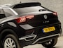Volkswagen T-Roc 1.5 TSI Sport 150Pk (PANORAMADAK, VIRTUAL COCKPIT, APPLE CARPLAY, LEDER, SPORTSTOELEN, GETINT GLAS, ADAPTIVE CRUISE, LED KOPLAMPEN, NIEUWSTAAT)